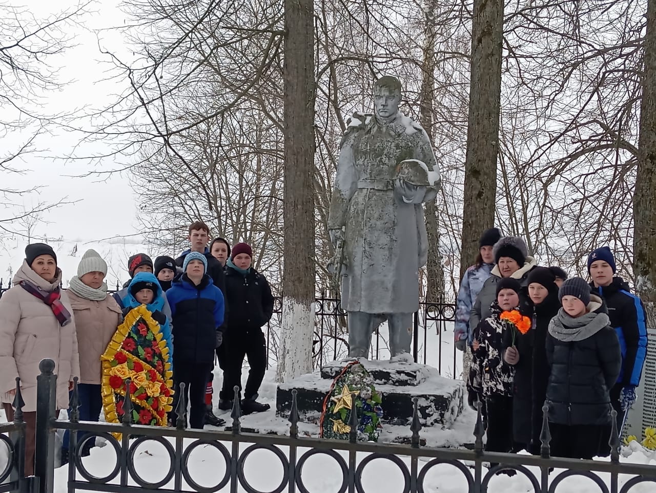 Митинг на братской могиле в д.Ползиково.